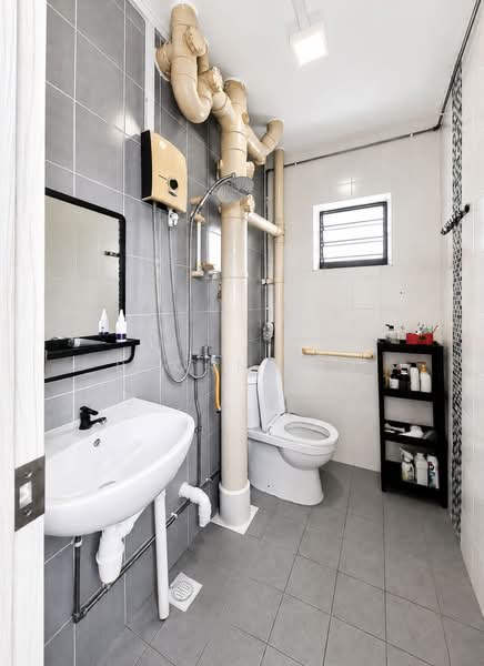 416 Bukit Batok West Avenue 4, 416 Bukit Batok West Avenue 4, 2 Bedrooms, 786 sqft, HDB Flat For Sale, by Bjorn Lim, 500233100 - Common Bath - PropertyGuru.com.sg