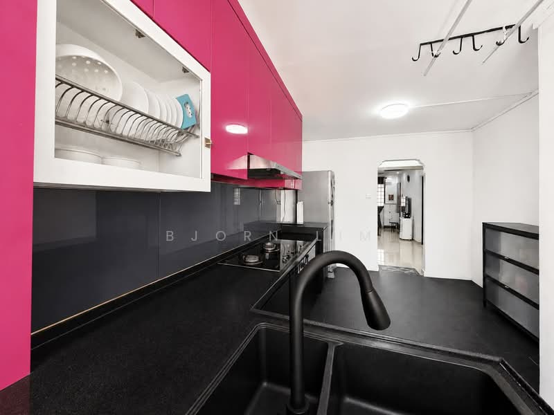 416 Bukit Batok West Avenue 4, 416 Bukit Batok West Avenue 4, 2 Bedrooms, 786 sqft, HDB Flat For Sale, by Bjorn Lim, 500233100 - Kitchen - PropertyGuru.com.sg