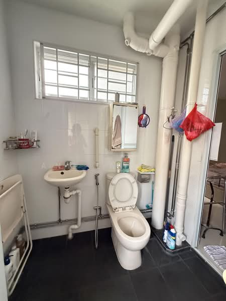 516 Hougang Avenue 10, 516 Hougang Avenue 10, Room Rental, 100 sqft, HDB Flat For Rent, by Ang Lay See, 500233108 - Bathroom - PropertyGuru.com.sg