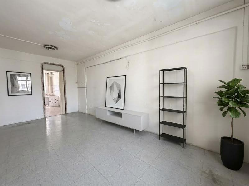 180 Bukit Batok West Avenue 8, 180 Bukit Batok West Avenue 8, Dairy Farm / Bukit Panjang / Choa Chu Kang, 2 Bedrooms, 721 sqft, HDB Flat For Sale, by Dolores Wong, 500233117 - Living Room - PropertyGuru.com.sg
