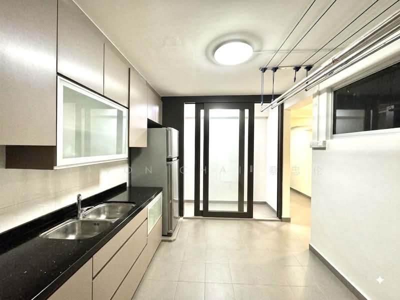 263 Jurong East Street 24, 263 Jurong East Street 24, 3 Bedrooms, 1,302 sqft, HDB Flat For Sale, by Davon Chai 蔡忠伦, 500233129 - Kitchen - PropertyGuru.com.sg
