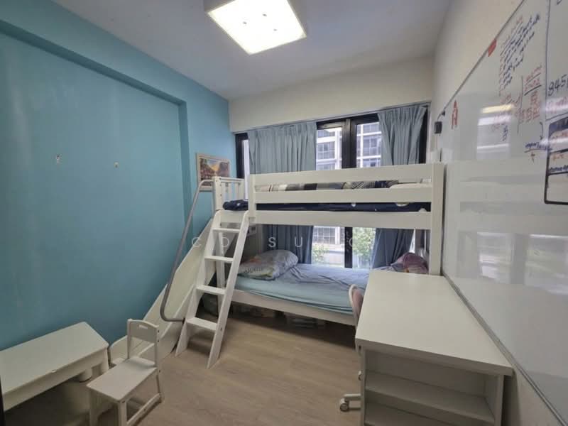 Renovated Move in Condo Huge 3 Bed 2 Bath 1227 Sqft, , 3 Bedrooms, 1,227 sqft, Executive Condominium For Sale, by CD Sung, 500233130 - Bedroom - PropertyGuru.com.sg