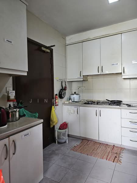 The Edgewater, 211 Jalan Loyang Besar, Changi Airport / Changi Village, 3 Bedrooms, 2,400 sqft, Condominium For Sale, by Jinder Lim, 500233131 - Kitchen - PropertyGuru.com.sg