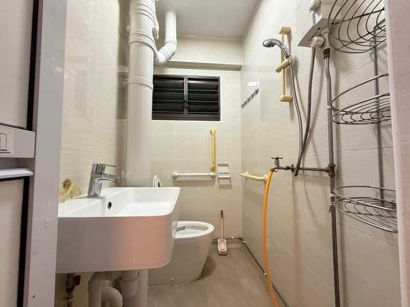 329 Yishun Ring Road, 329 Yishun Ring Road, 3 Bedrooms, 904 sqft, HDB Flat For Sale, by Edmund Ng Y S, 500233142 - Bathroom - PropertyGuru.com.sg