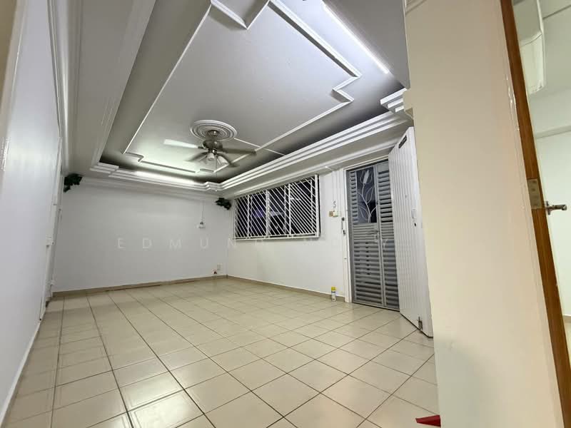 329 Yishun Ring Road, 329 Yishun Ring Road, 3 Bedrooms, 904 sqft, HDB Flat For Sale, by Edmund Ng Y S, 500233142 - Living Room - PropertyGuru.com.sg