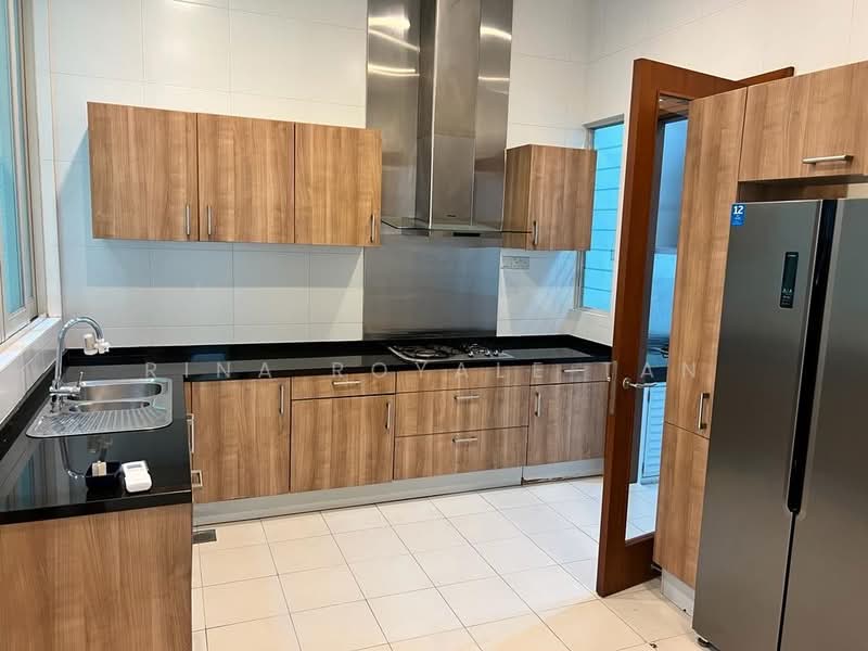 Shamrock Park, 89 Namly Place, 5 Bedrooms, 4,400 sqft, Semi-Detached House For Rent, by Rina Royale Tan, 500233146 - Kitchen - PropertyGuru.com.sg