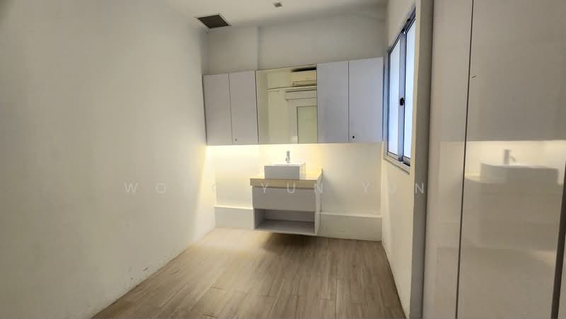722 Ang Mo Kio Ave 8, , 1,636 sqft, Shop / Shophouse For Sale, by Wong Yun Yun, 500233149 - Bathroom - CommercialGuru.com.sg
