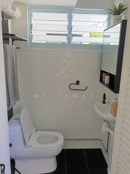 549 Bedok North Avenue 1, 549 Bedok North Avenue 1, 2 Bedrooms, 882 sqft, HDB Flat For Rent, by Md Zamry, 500233162 - Bathroom - PropertyGuru.com.sg