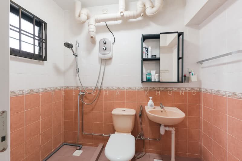 323B Sengkang East Way, 323B Sengkang East Way, 3 Bedrooms, 1,184 sqft, HDB Flat For Sale, by Chee Chai Khong, 500233174 - Bathroom - PropertyGuru.com.sg