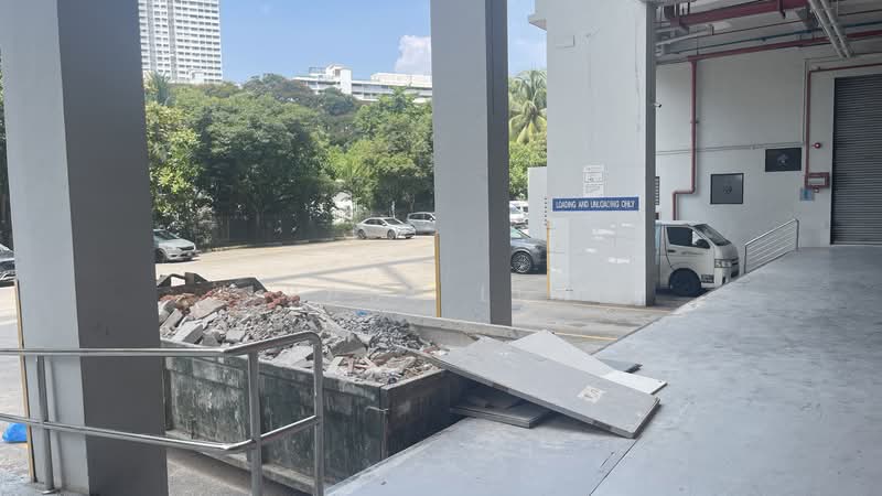 211 Henderson, 211 Henderson Road, Alexandra / Commonwealth, 1,238 sqft, Light Industrial (B1) For Sale, by Paul Lim, 500233178 - Exterior - CommercialGuru.com.sg