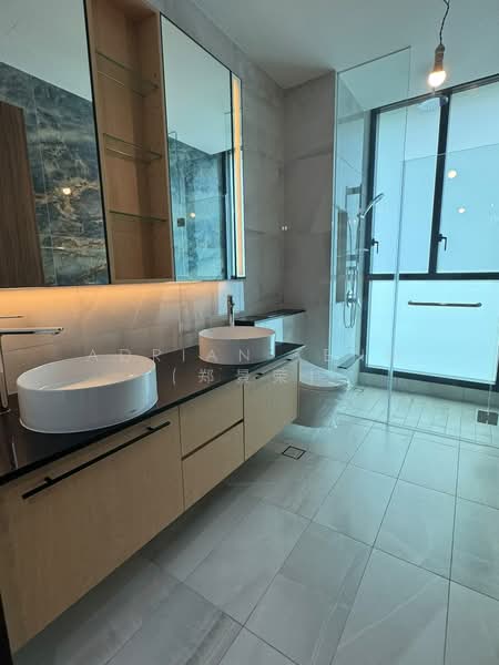 Belgravia Ace, 100 Belgravia Drive, 5 Bedrooms, 3,929 sqft, Semi-Detached House For Sale, by Adrian Teng (郑景荣), 500233182 - Bathroom - PropertyGuru.com.sg