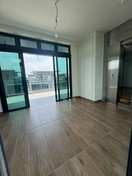 Belgravia Ace, 100 Belgravia Drive, 5 Bedrooms, 3,929 sqft, Semi-Detached House For Sale, by Adrian Teng (郑景荣), 500233182 - Balcony - PropertyGuru.com.sg