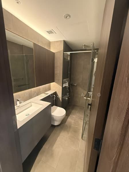 Midtown Modern, 18 Tan Quee Lan Street, 2 Bedrooms, 592 sqft, Condominium For Rent, by Marcus Ang, 500233188 - Bathroom - PropertyGuru.com.sg