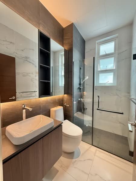 Stunning Punggol Seventeen Avenue Detached, Punggol Seventeenth Avenue, 6 Bedrooms, 6,000 sqft, Detached House For Sale, by Berlyn Aw, 500233201 - Bathroom - PropertyGuru.com.sg