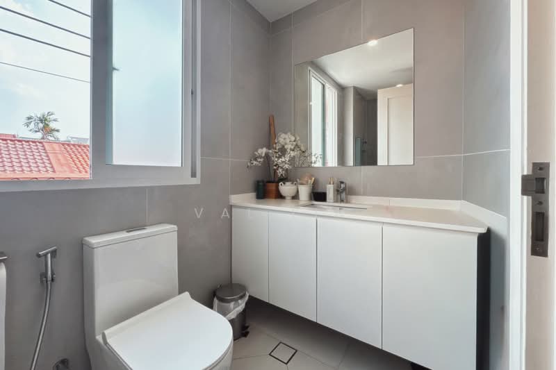 D19 New Semi-D Mint Condition with Lift & Pool, 6 Mins Walk to MRT, Newly Built 2023, Kingswear Avenue/ Cowdray Avenue/ Farleigh Avenue/ Serangoon Garden Estate, 6 Bedrooms, 4,800 sqft, Semi-Detached House For Sale, by Val Lin, 500233202 - Bathroom - PropertyGuru.com.sg