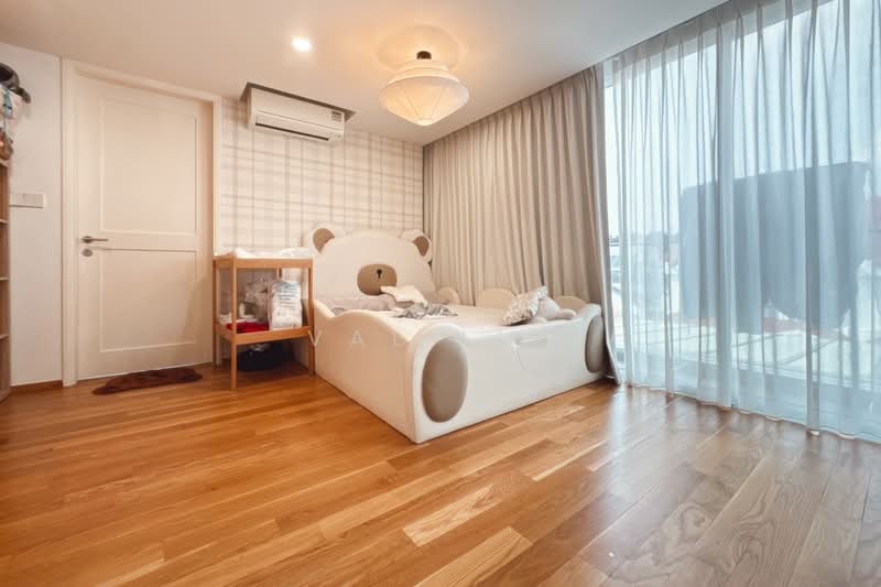 D19 New Semi-D Mint Condition with Lift & Pool, 6 Mins Walk to MRT, Newly Built 2023, Kingswear Avenue/ Cowdray Avenue/ Farleigh Avenue/ Serangoon Garden Estate, 6 Bedrooms, 4,800 sqft, Semi-Detached House For Sale, by Val Lin, 500233202 - Bedroom - PropertyGuru.com.sg