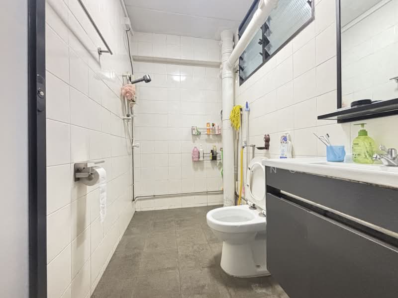 736 Tampines Street 72, 736 Tampines Street 72, Room Rental, 100 sqft, HDB Flat For Rent, by Darren Keong, 500233210 - Bathroom - PropertyGuru.com.sg