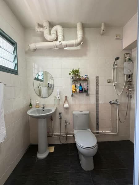 462 Choa Chu Kang Avenue 4, 462 Choa Chu Kang Avenue 4, Dairy Farm / Bukit Panjang / Choa Chu Kang, 4 Bedrooms, 1,323 sqft, HDB Flat For Sale, by Sham Misbah, 500233211 - Bathroom - PropertyGuru.com.sg