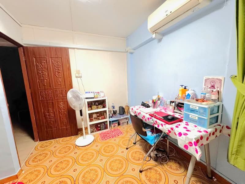 121 Ang Mo Kio Avenue 3, 121 Ang Mo Kio Avenue 3, Room Rental, 120 sqft, HDB Flat For Rent, by Steven Choo, 500233212 - Study - PropertyGuru.com.sg