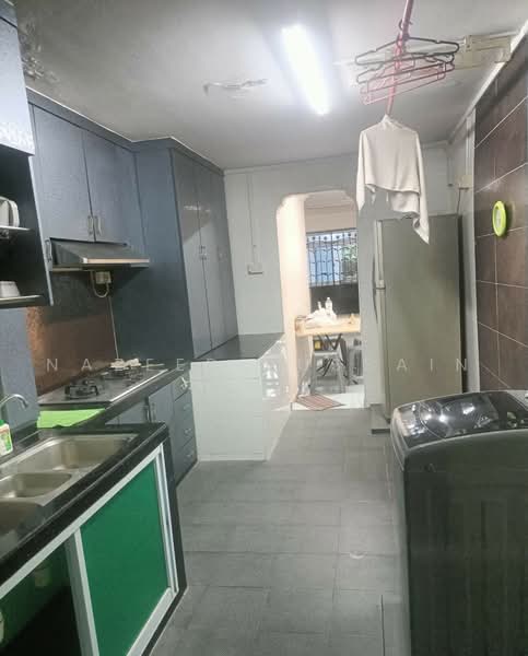 2 Lorong Lew Lian, 2 Lorong Lew Lian, 2 Bedrooms, 700 sqft, HDB Flat For Rent, by Nazeer Hussain, 500233243 - Kitchen - PropertyGuru.com.sg
