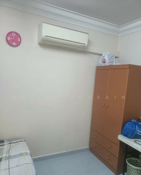 2 Lorong Lew Lian, 2 Lorong Lew Lian, 2 Bedrooms, 700 sqft, HDB Flat For Rent, by Nazeer Hussain, 500233243 - Bedroom - PropertyGuru.com.sg