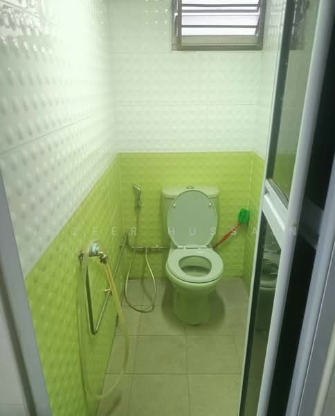 2 Lorong Lew Lian, 2 Lorong Lew Lian, 2 Bedrooms, 700 sqft, HDB Flat For Rent, by Nazeer Hussain, 500233243 - Bathroom - PropertyGuru.com.sg