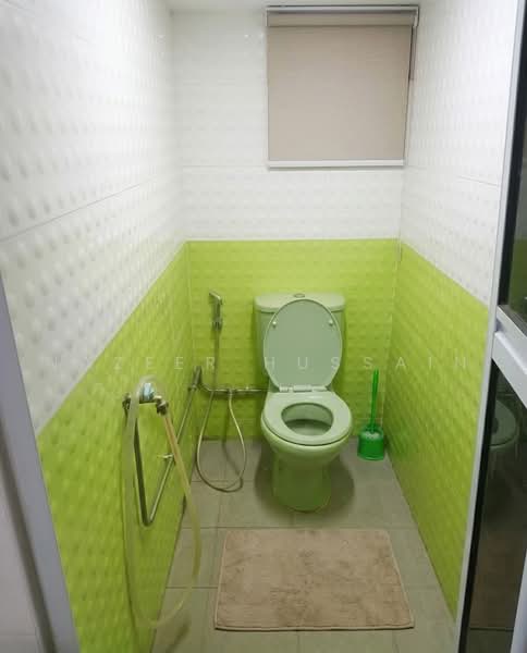 2 Lorong Lew Lian, 2 Lorong Lew Lian, 2 Bedrooms, 700 sqft, HDB Flat For Rent, by Nazeer Hussain, 500233243 - Bathroom - PropertyGuru.com.sg