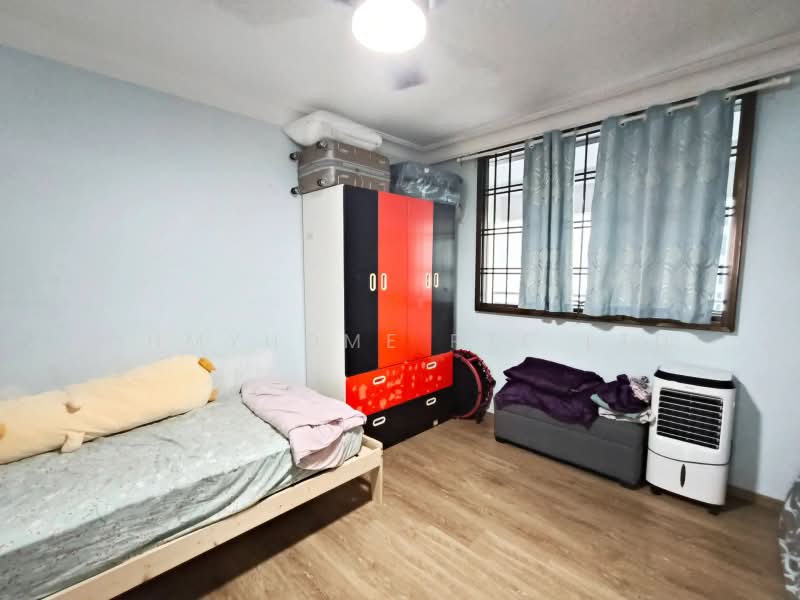 349 Woodlands Avenue 3, 349 Woodlands Avenue 3, 3 Bedrooms, 904 sqft, HDB Flat For Sale, by JESLYN LIM, 500233244 - Bedroom - PropertyGuru.com.sg