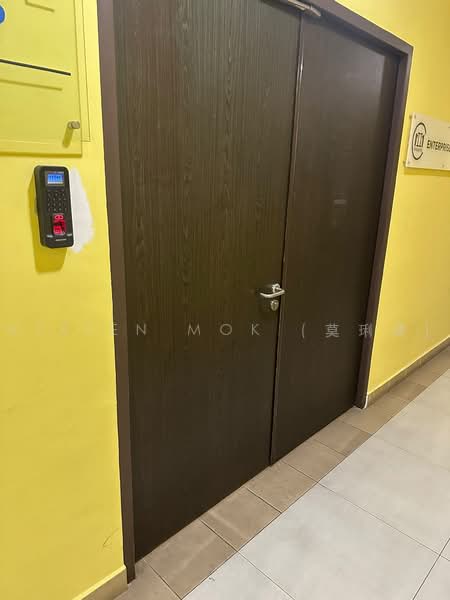 First Centre, 50 Serangoon North Avenue 4, 797 sqft, Light Industrial (B1) For Rent, by Vivien Mok (莫琍清), 500233278 - Entrance - CommercialGuru.com.sg