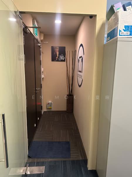 First Centre, 50 Serangoon North Avenue 4, 797 sqft, Light Industrial (B1) For Rent, by Vivien Mok (莫琍清), 500233278 - Entrance - CommercialGuru.com.sg