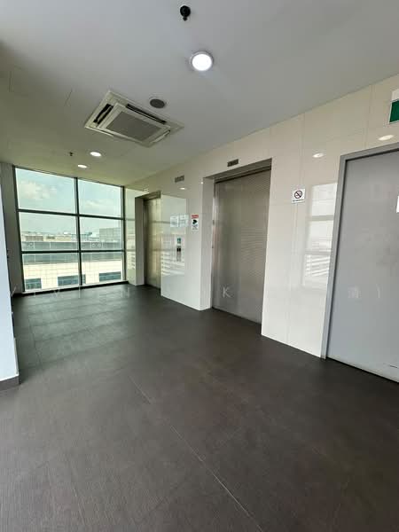 First Centre, 50 Serangoon North Avenue 4, 797 sqft, Light Industrial (B1) For Rent, by Vivien Mok (莫琍清), 500233278 - Corridor - CommercialGuru.com.sg