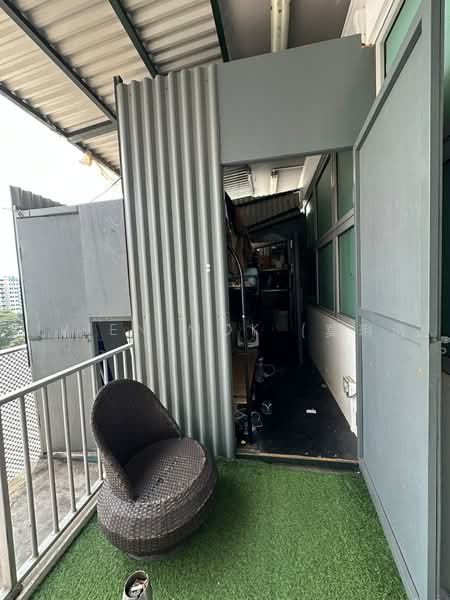 First Centre, 50 Serangoon North Avenue 4, 797 sqft, Light Industrial (B1) For Rent, by Vivien Mok (莫琍清), 500233278 - Balcony - CommercialGuru.com.sg