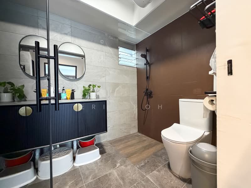 222B Bedok North Drive, 222B Bedok North Drive, 3 Bedrooms, 990 sqft, HDB Flat For Sale, by Erin Poh, 500233290 - Common Bathroom - PropertyGuru.com.sg