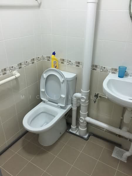 119 Ang Mo Kio Avenue 3, 119 Ang Mo Kio Avenue 3, Room Rental, 180 sqft, HDB Flat For Rent, by Michelle Lee, 500233298 - Bathroom - PropertyGuru.com.sg