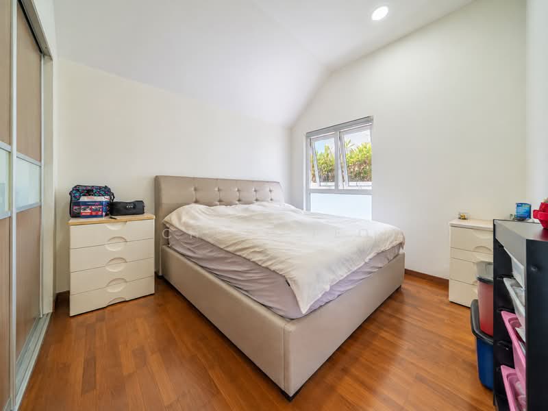 Sunny Lodge, 6A Lorong Salleh, 3 Bedrooms, 1,184 sqft, Apartment For Sale, by Chloe Teo, 500233302 - Master Bedroom - PropertyGuru.com.sg