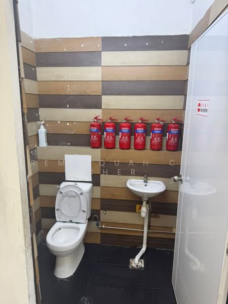530 Bedok North Street 3, 530 Bedok North Street 3, Bedok / Upper East Coast, 3,197 sqft, Shop / Shophouse For Rent, by Jeremy Quah Chen Cher, 500233310 - Bathroom - CommercialGuru.com.sg