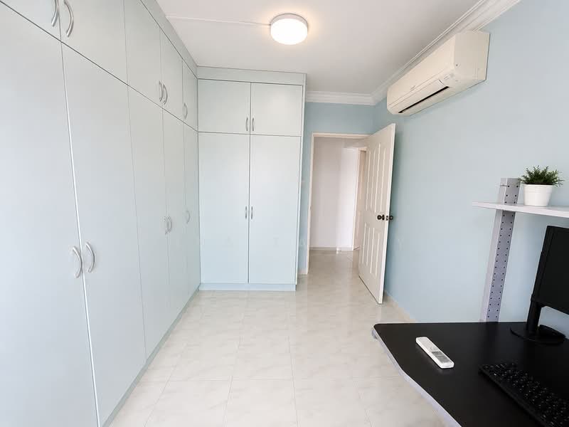 372 Hougang Street 31, 372 Hougang Street 31, 3 Bedrooms, 1,324 sqft, HDB Flat For Sale, by Gina Tan LY, 500233311 - Bedroom - PropertyGuru.com.sg