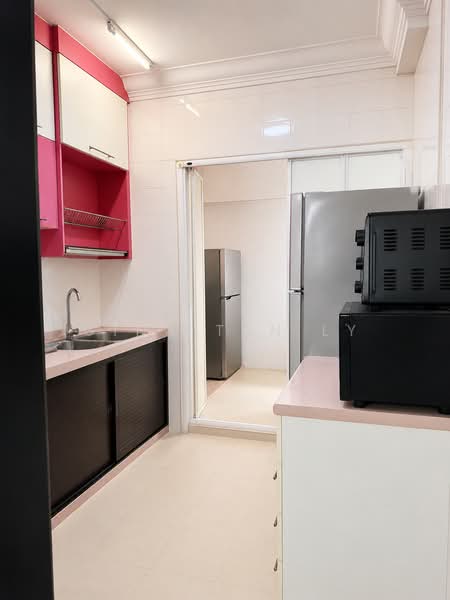 372 Hougang Street 31, 372 Hougang Street 31, 3 Bedrooms, 1,324 sqft, HDB Flat For Sale, by Gina Tan LY, 500233311 - Kitchen - PropertyGuru.com.sg
