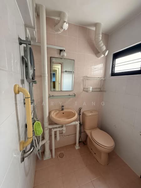 40 Bedok South Road, 40 Bedok South Road, 2 Bedrooms, 721 sqft, HDB Flat For Sale, by Gary Tang, 500233312 - Bathroom - PropertyGuru.com.sg