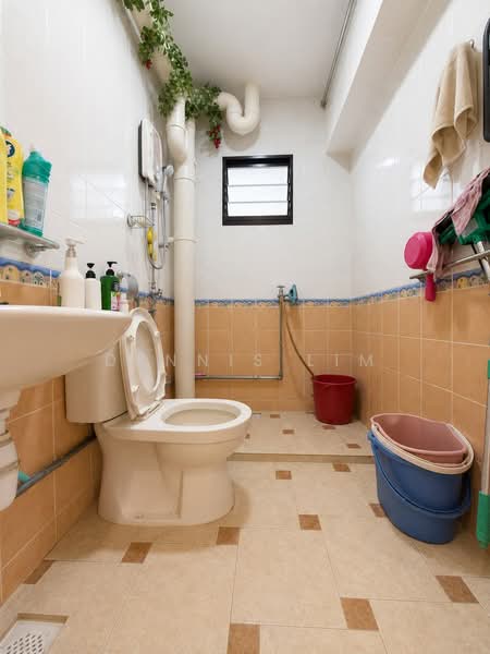 183D Rivervale Crescent, 183D Rivervale Crescent, 3 Bedrooms, 915 sqft, HDB Flat For Sale, by Dennis Lim, 500233323 - Bathroom - PropertyGuru.com.sg