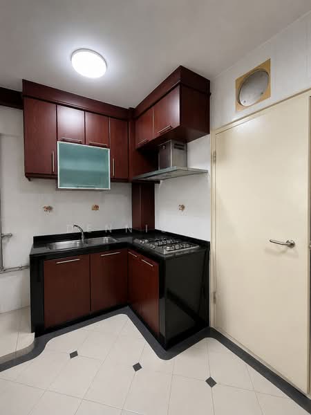 183D Rivervale Crescent, 183D Rivervale Crescent, 3 Bedrooms, 915 sqft, HDB Flat For Sale, by Dennis Lim, 500233323 - Kitchen - PropertyGuru.com.sg