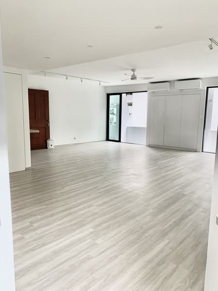 Elizabeth Heights, 57 Cairnhill Road, 4 Bedrooms, 2,574 sqft, Condominium For Sale, by Lena Ng, 500233337 - Living and dining - PropertyGuru.com.sg