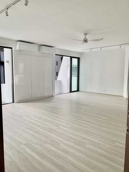 Elizabeth Heights, 57 Cairnhill Road, 4 Bedrooms, 2,574 sqft, Condominium For Sale, by Lena Ng, 500233337 - Living and dining room - PropertyGuru.com.sg