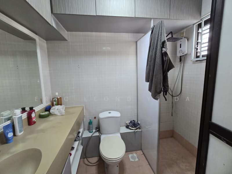 528 Woodlands Drive 14, 528 Woodlands Drive 14, 4 Bedrooms, 1,561 sqft, HDB Flat For Sale, by Eric Leong Yi Da, 500233339 - Bathroom - PropertyGuru.com.sg