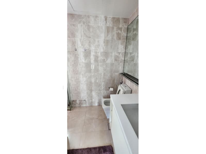 Kingsford Hillview Peak, 105 Hillview Rise, 2 Bedrooms, 786 sqft, Condominium For Rent, by Isaac Lin, 500233346 - Bathroom - PropertyGuru.com.sg