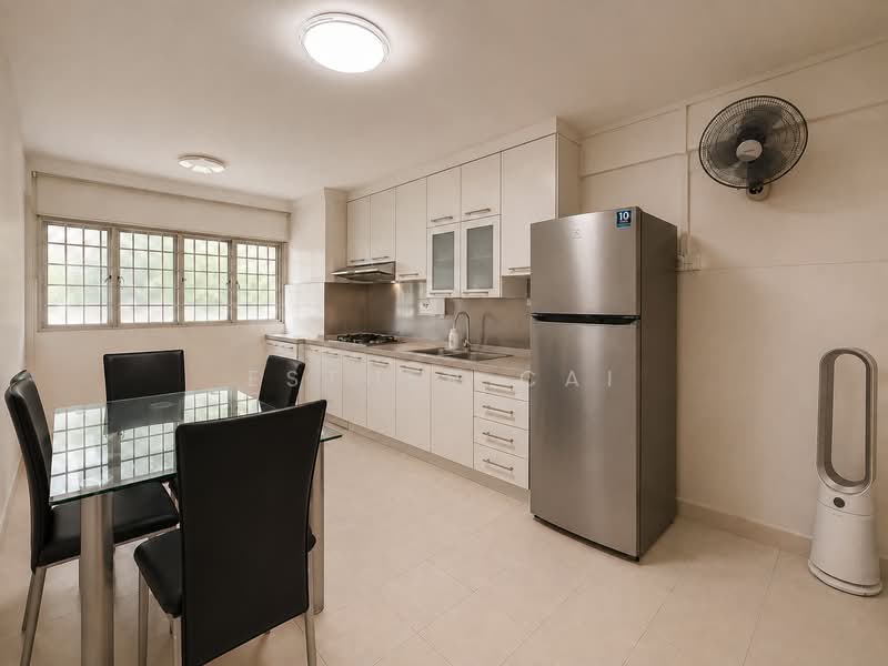706 Yishun Avenue 5, 706 Yishun Avenue 5, 2 Bedrooms, 732 sqft, HDB Flat For Sale, by Esther Cai, 500233382 - Kitchen - PropertyGuru.com.sg