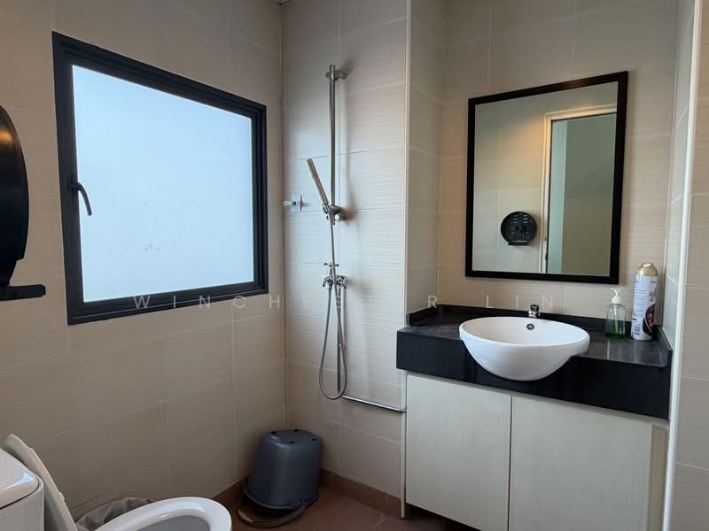 Tradehub 21, 18 Boon Lay Way, 1,507 sqft, Light Industrial (B1) For Rent, by Winchester Lin, 500233391 - Bathroom - CommercialGuru.com.sg
