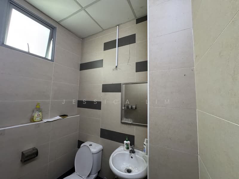 Ark @ Gambas, 7 Gambas Avenue, Sembawang / Yishun, 1,604 sqft, Light Industrial (B1) For Rent, by Jessica Lim, 500233402 - Bathroom - CommercialGuru.com.sg