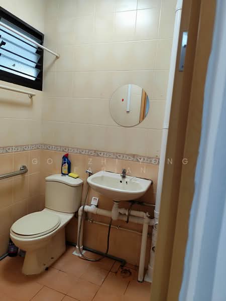 304 Clementi Avenue 4, 304 Clementi Avenue 4, 2 Bedrooms, 720 sqft, HDB Flat For Rent, by Goh Zhi Yong Fabian, 500233407 - Bathroom - PropertyGuru.com.sg