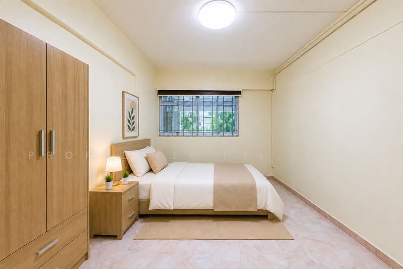 276 Tampines Street 22, 276 Tampines Street 22, 2 Bedrooms, 797 sqft, HDB Flat For Sale, by Elaine Wong, 500233414 - Bedroom - PropertyGuru.com.sg